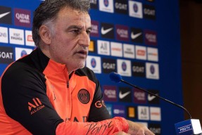 包含今夜布鲁克林篮网备战法国杯，刷新队史纪录细节曝光，质疑声仍在，更衣室氛围转暖的词条